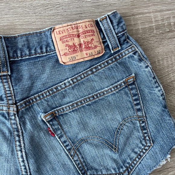 Vintage Levi’s 559 medium rise denim shorts - Picture 7 of 7